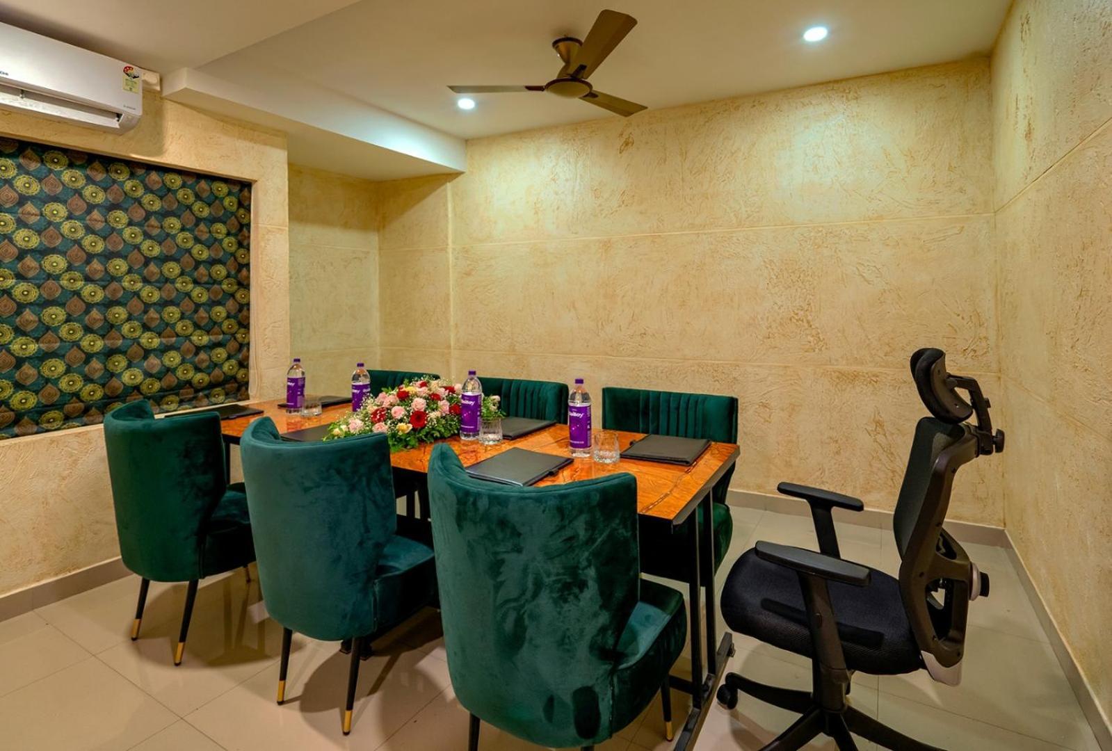 Hotel Malika Residency Ettumanoor Dış mekan fotoğraf
